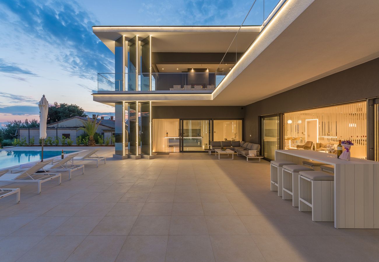 Villa in Valentici - Villa Gabrijela for 10 people near Novigrad with 66 m2 heated pool and sea view