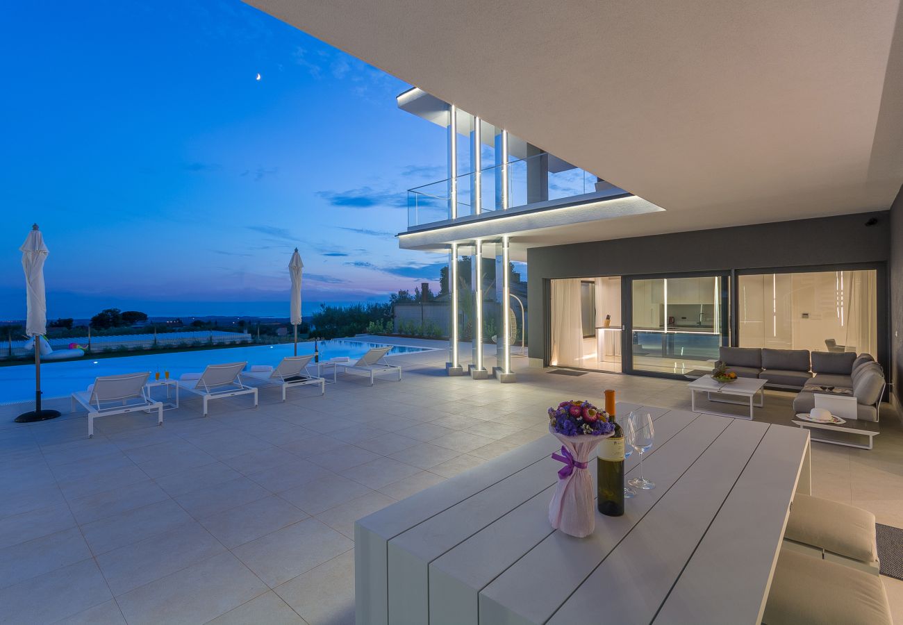 Villa in Valentici - Villa Gabrijela for 10 people near Novigrad with 66 m2 heated pool and sea view