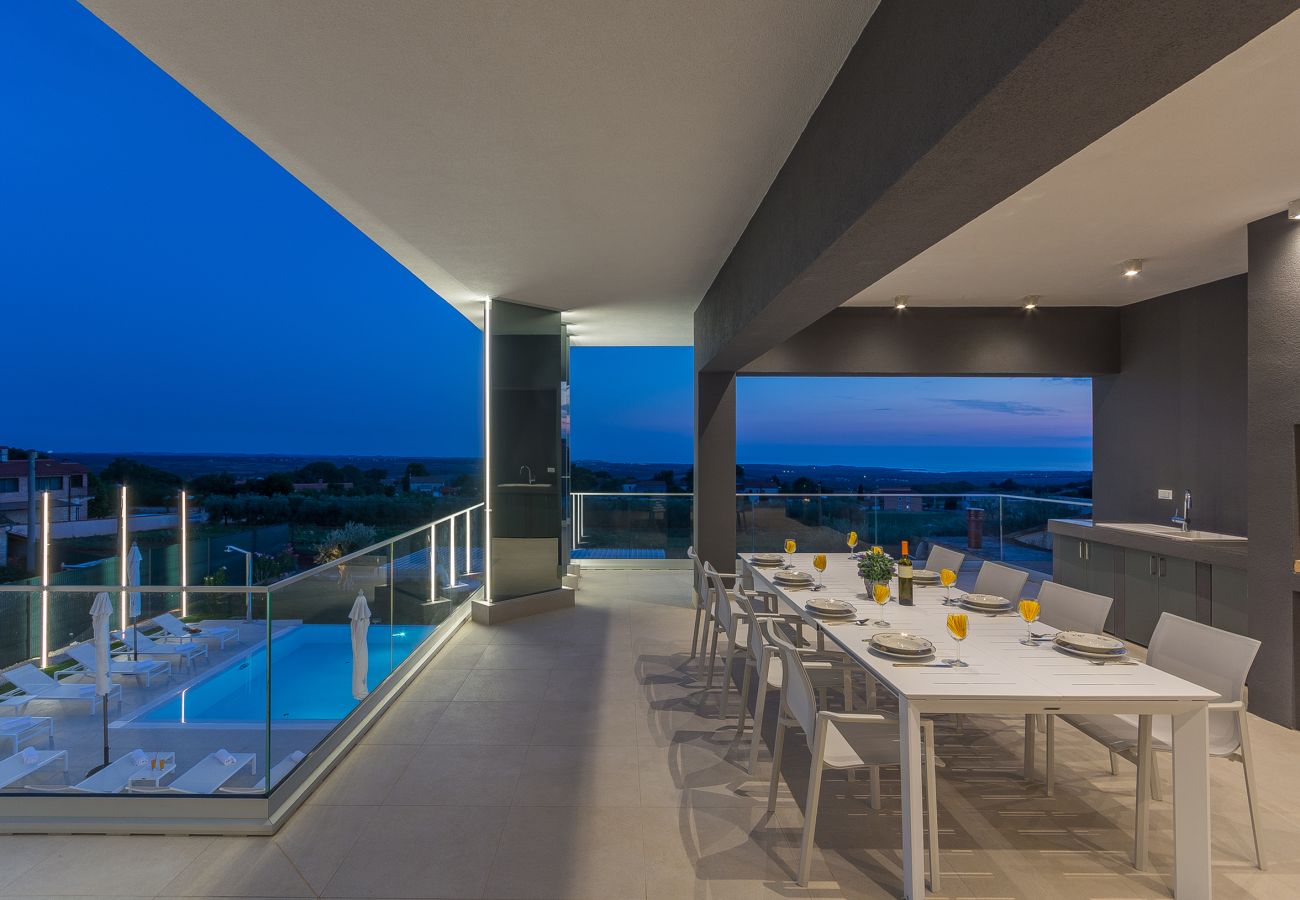 Villa in Valentici - Villa Gabrijela for 10 people near Novigrad with 66 m2 heated pool and sea view