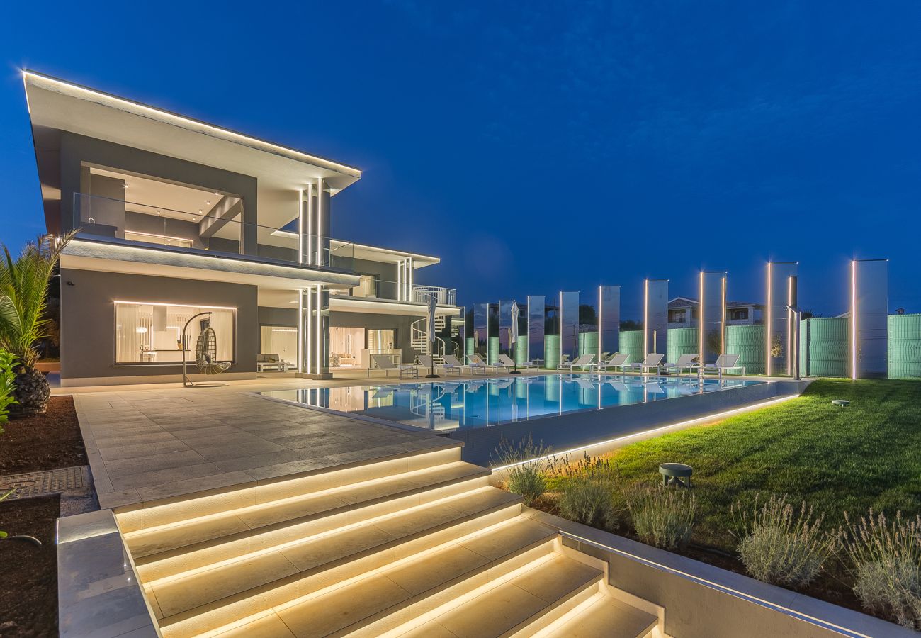 Villa in Valentici - Villa Gabrijela for 10 people near Novigrad with 66 m2 heated pool and sea view