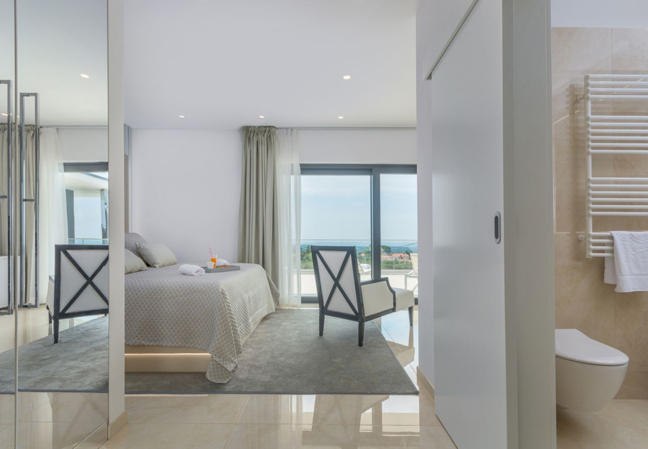 Villa in Valentici - Villa Gabrijela for 10 people near Novigrad with 66 m2 heated pool and sea view