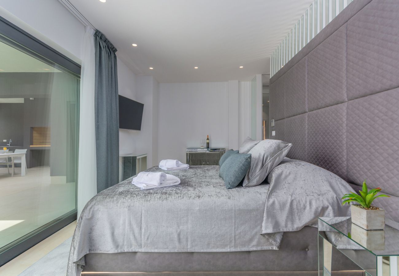 Villa in Valentici - Villa Gabrijela for 10 people near Novigrad with 66 m2 heated pool and sea view