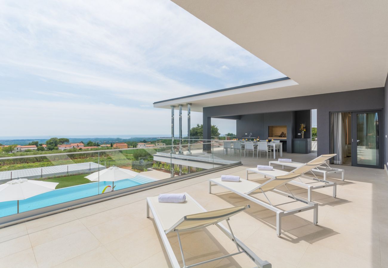 Villa in Valentici - Villa Gabrijela for 10 people near Novigrad with 66 m2 heated pool and sea view