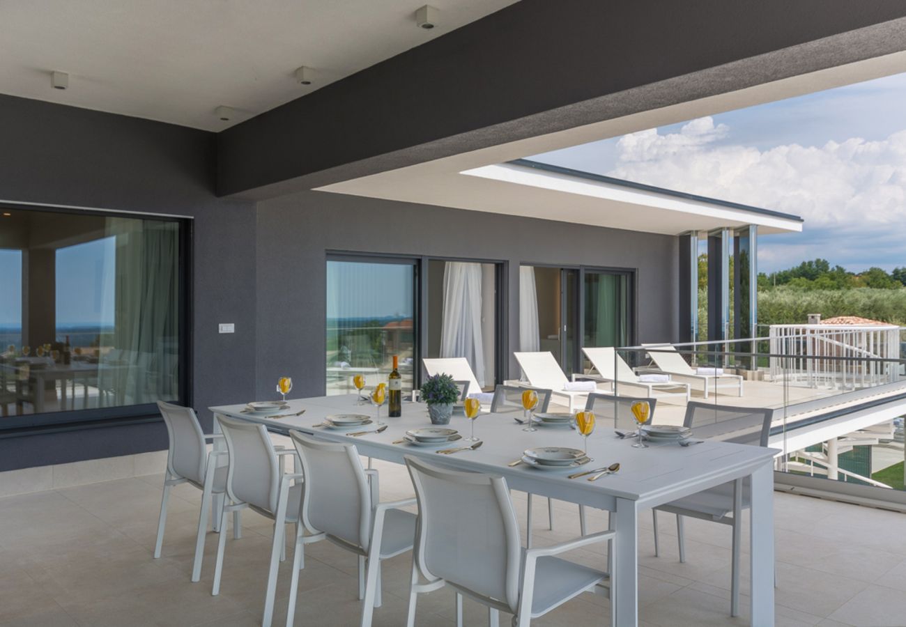 Villa in Valentici - Villa Gabrijela for 10 people near Novigrad with 66 m2 heated pool and sea view