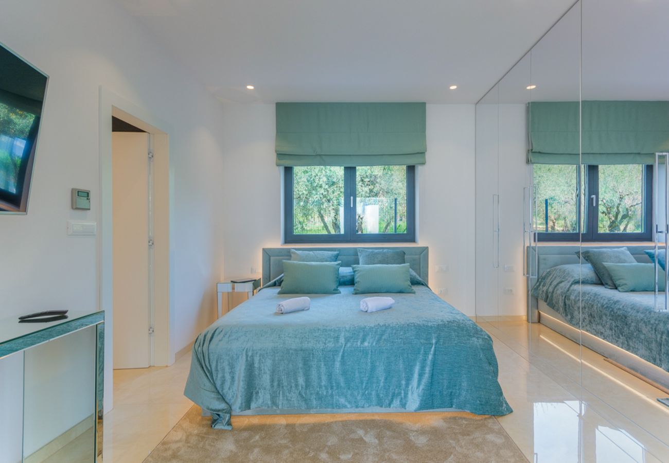 Villa in Valentici - Villa Gabrijela for 10 people near Novigrad with 66 m2 heated pool and sea view