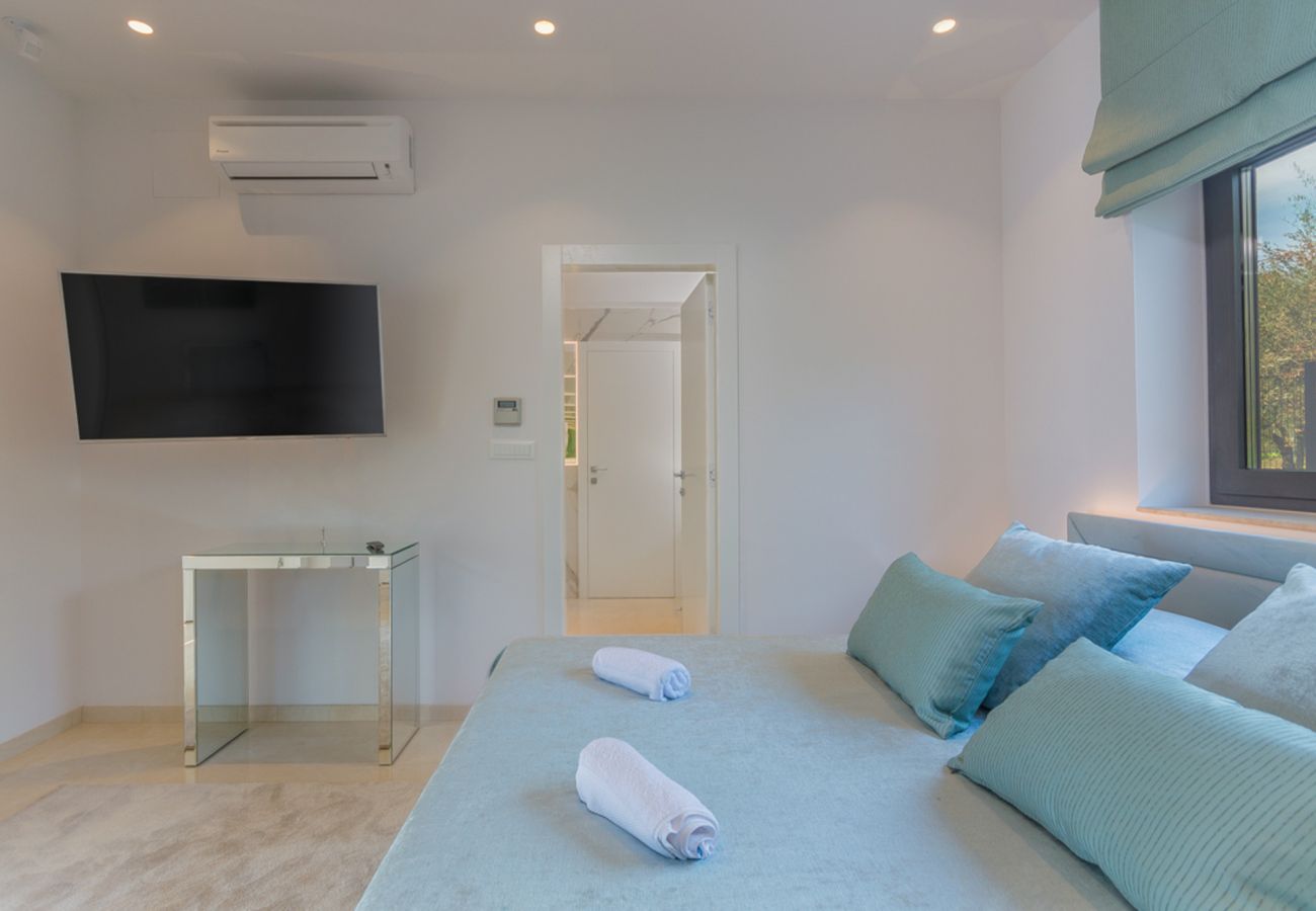 Villa in Valentici - Villa Gabrijela for 10 people near Novigrad with 66 m2 heated pool and sea view