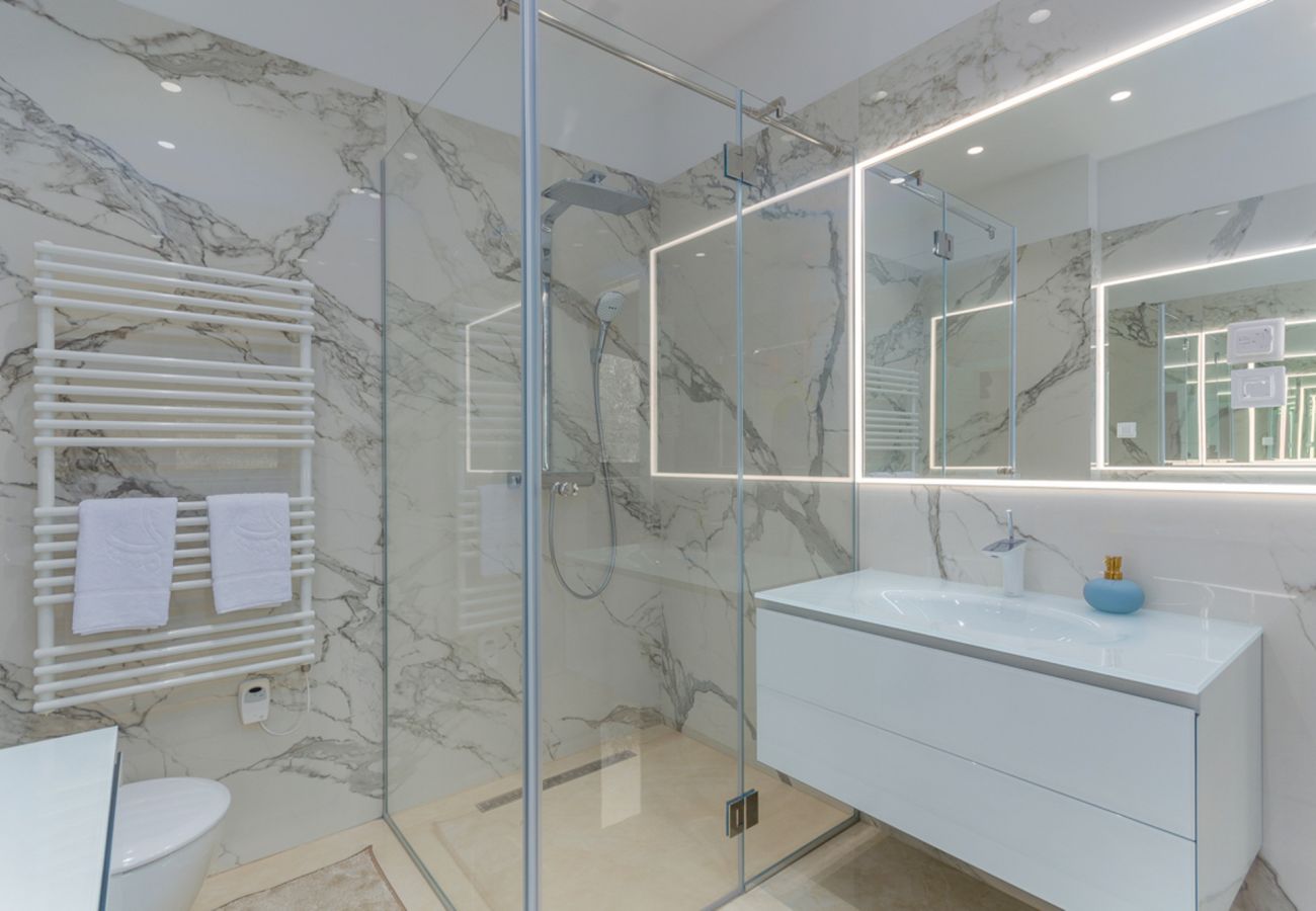 Villa in Valentici - Villa Gabrijela for 10 people near Novigrad with 66 m2 heated pool and sea view
