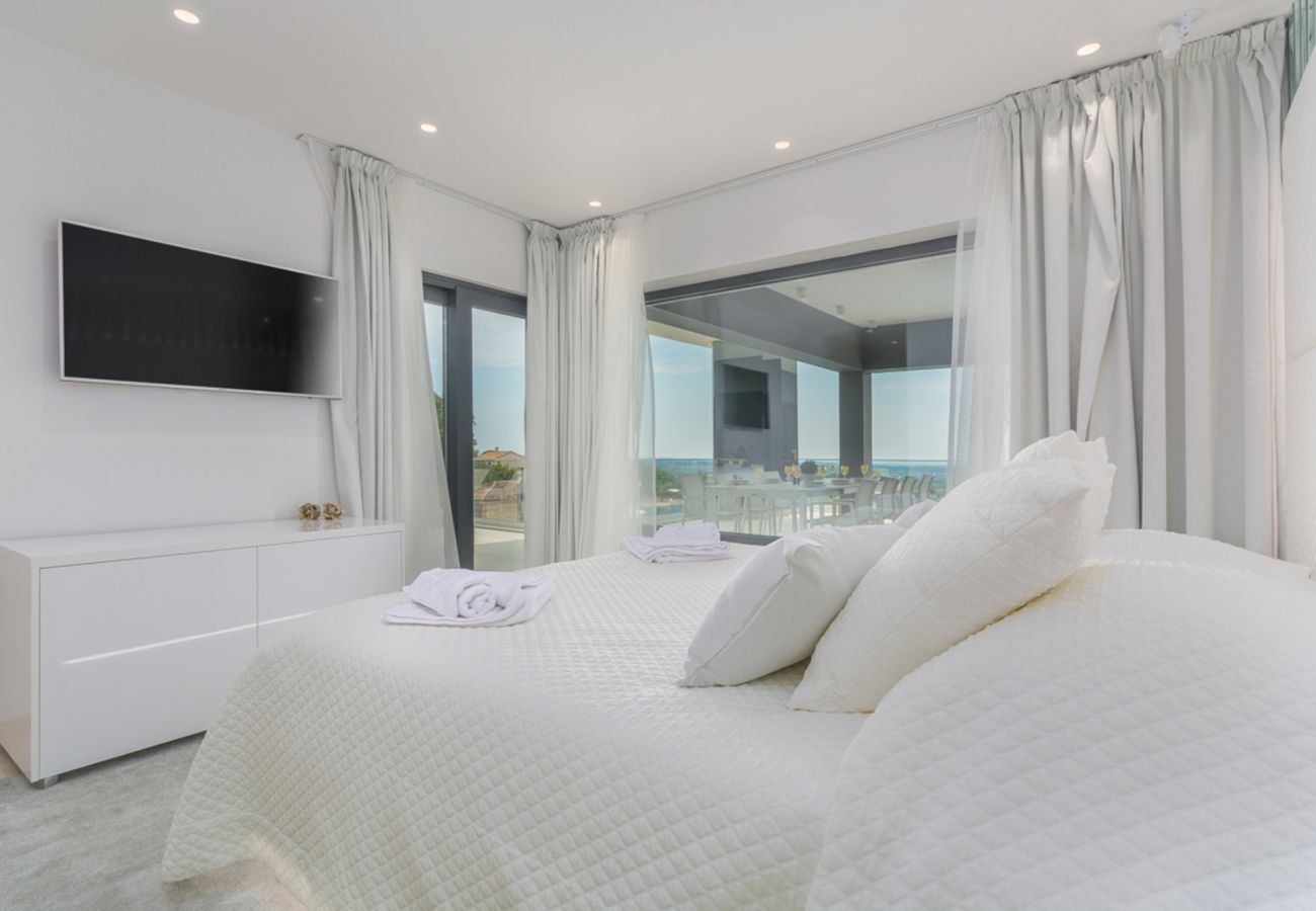 Villa in Valentici - Villa Gabrijela for 10 people near Novigrad with 66 m2 heated pool and sea view