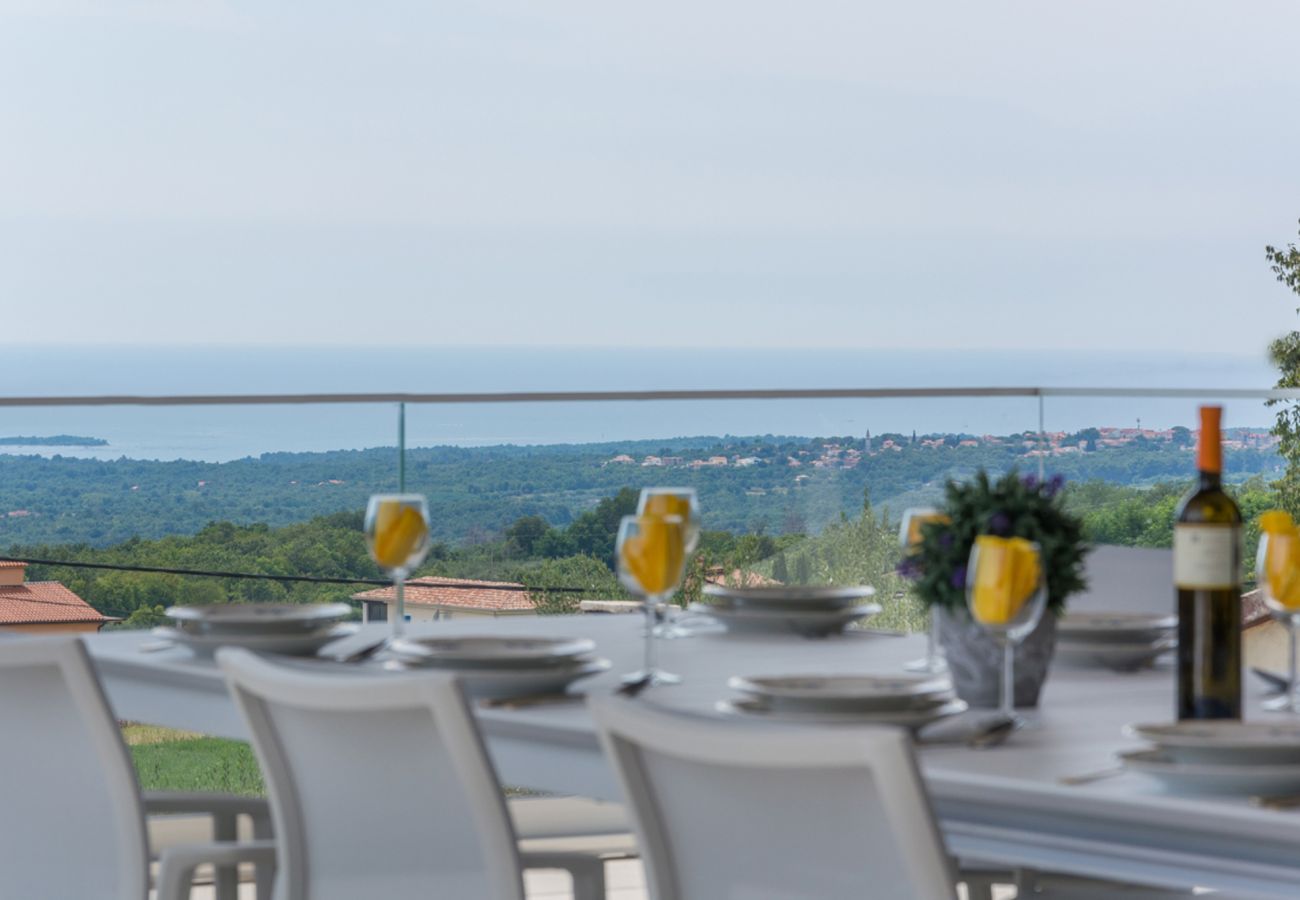 Villa in Valentici - Villa Gabrijela for 10 people near Novigrad with 66 m2 heated pool and sea view