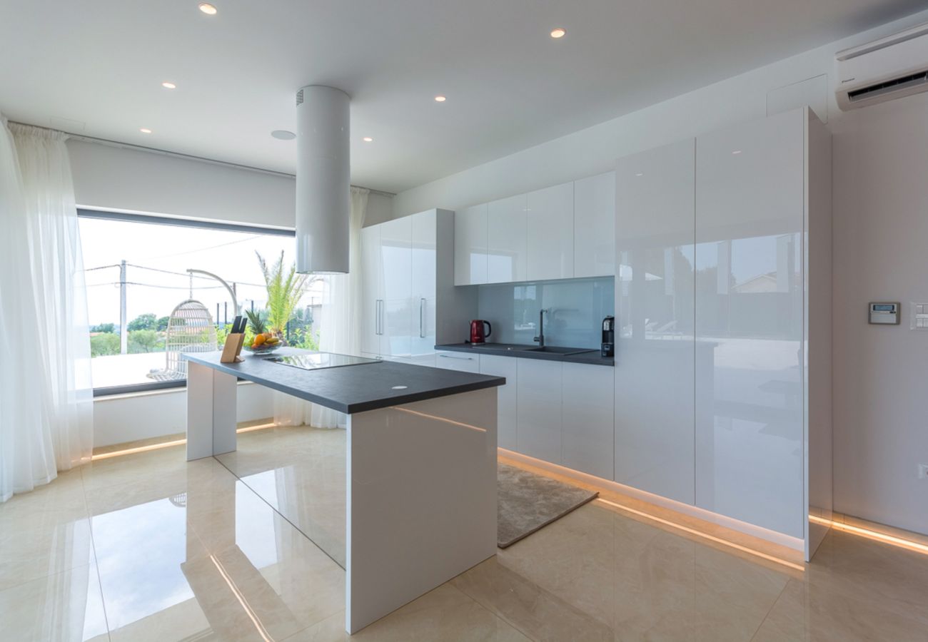 Villa in Valentici - Villa Gabrijela for 10 people near Novigrad with 66 m2 heated pool and sea view