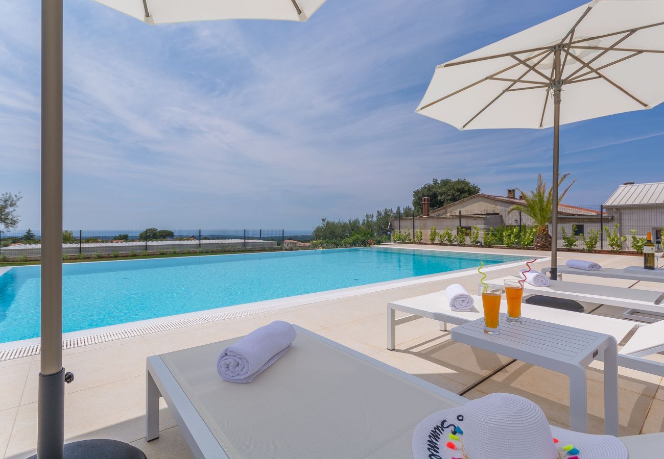 Villa in Valentici - Villa Gabrijela for 10 people near Novigrad with 66 m2 heated pool and sea view
