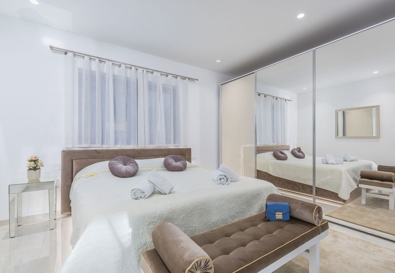 Villa in Valentici - Villa Sara for 10 people near Novigrad with sea view and salt- water pool
