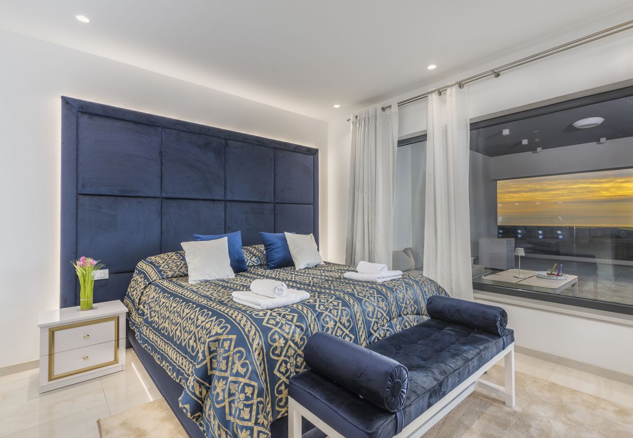 Villa in Valentici - Villa Sara for 10 people near Novigrad with sea view and salt- water pool