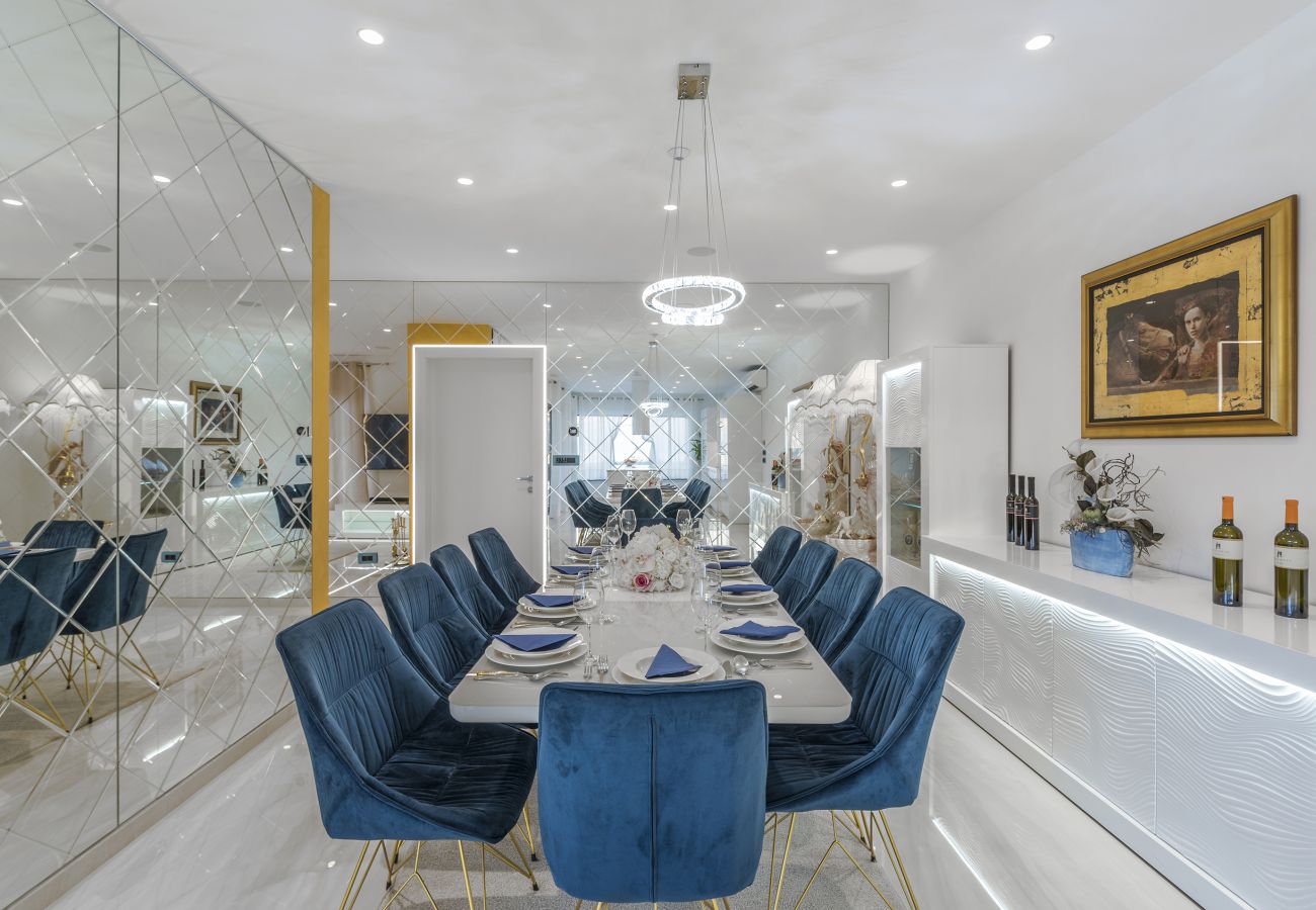 Villa in Valentici - Villa Sara for 10 people near Novigrad with sea view and salt- water pool