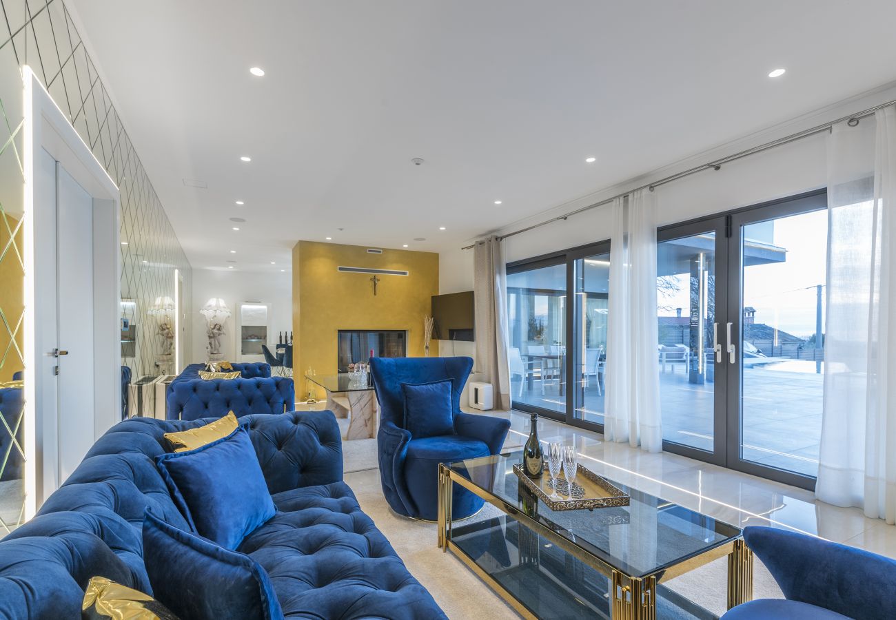 Villa in Valentici - Villa Sara for 10 people near Novigrad with sea view and salt- water pool