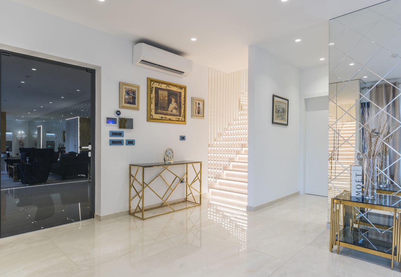 Villa in Valentici - Villa Sara for 10 people near Novigrad with sea view and salt- water pool