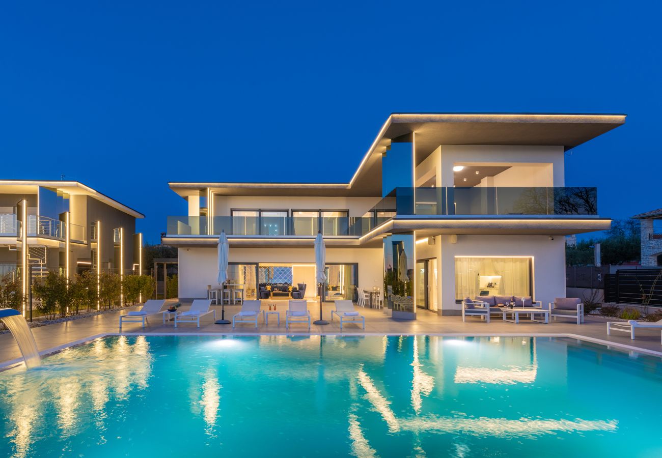 Villa in Valentici - Villa Sara for 10 people near Novigrad with sea view and salt- water pool