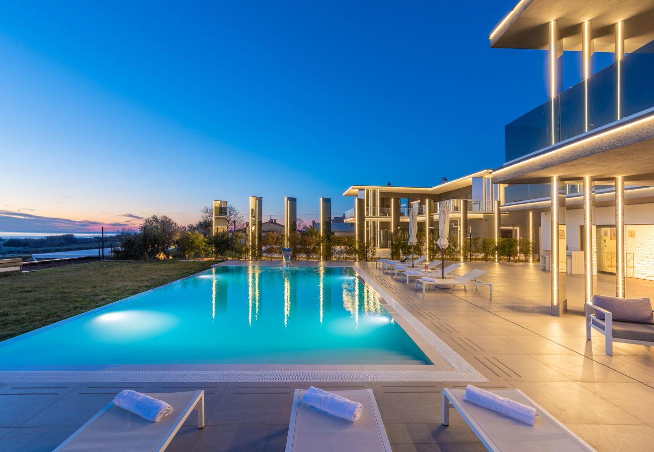 Villa in Valentici - Villa Sara for 10 people near Novigrad with sea view and salt- water pool