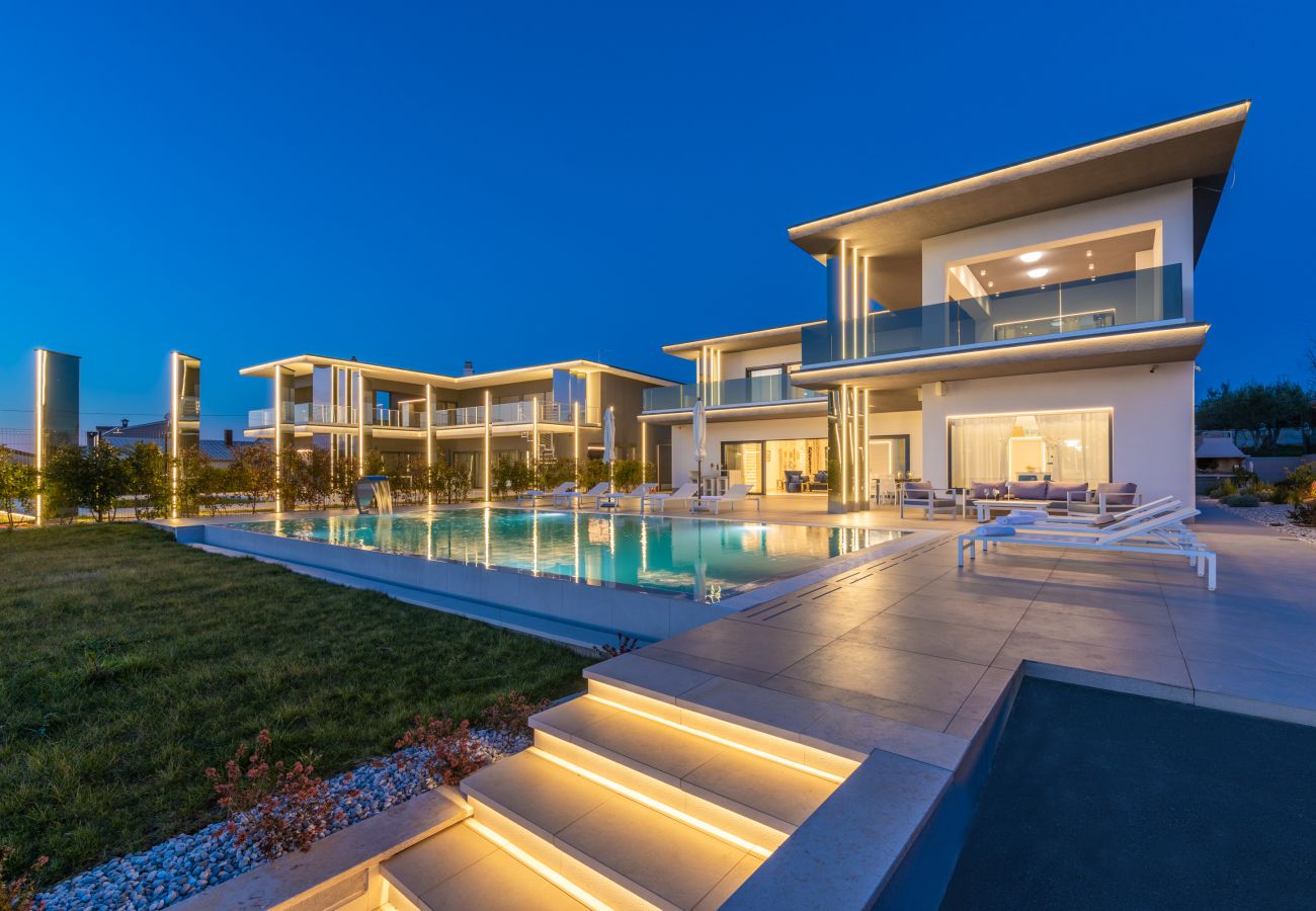 Villa in Valentici - Villa Sara for 10 people near Novigrad with sea view and salt- water pool
