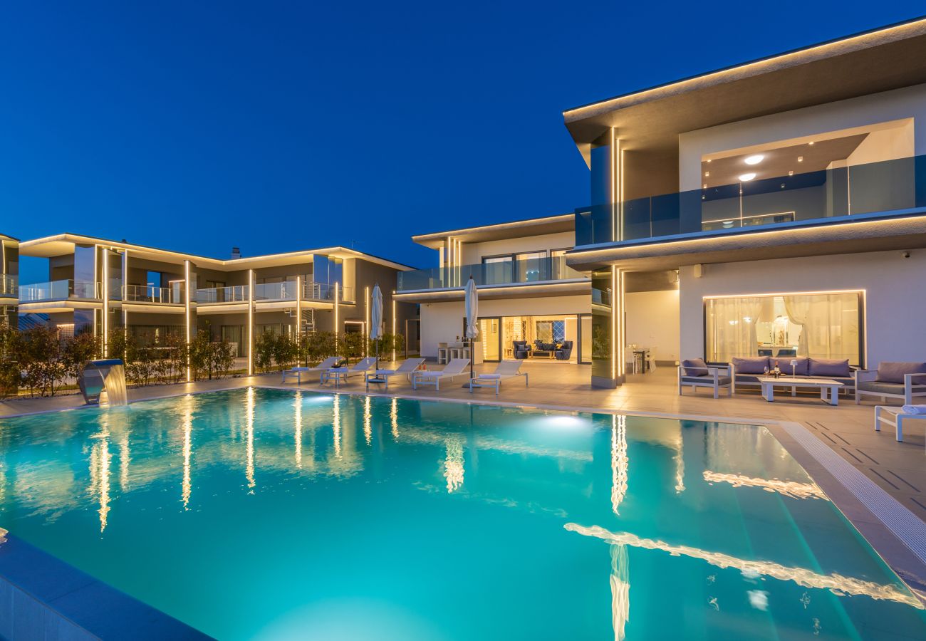 Villa in Valentici - Villa Sara for 10 people near Novigrad with sea view and salt- water pool