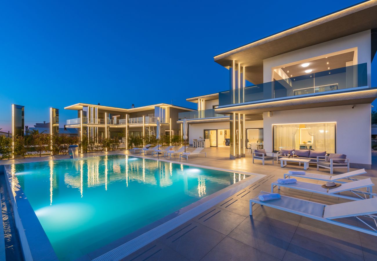 Villa in Valentici - Villa Sara for 10 people near Novigrad with sea view and salt- water pool