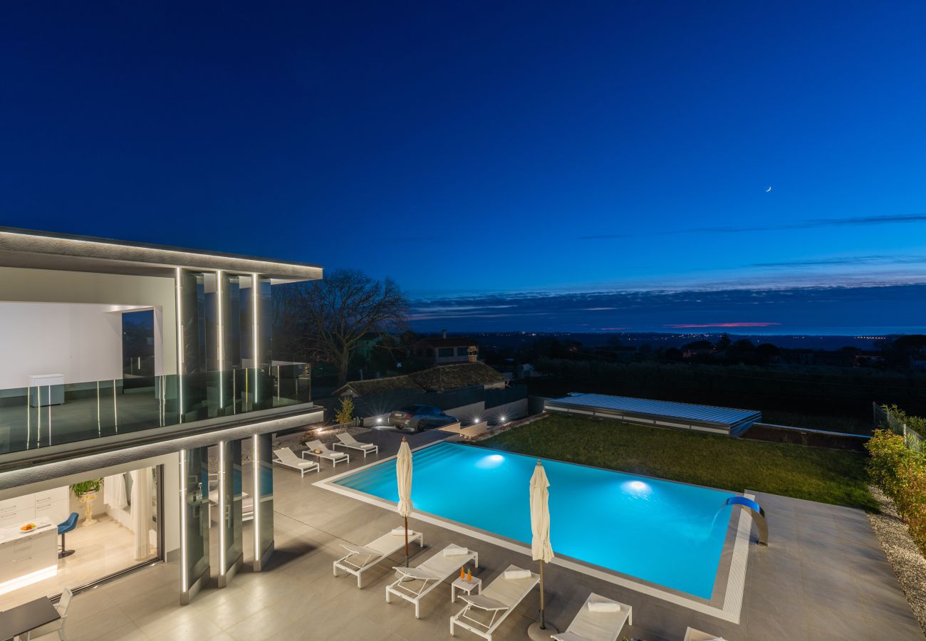 Villa in Valentici - Villa Sara for 10 people near Novigrad with sea view and salt- water pool