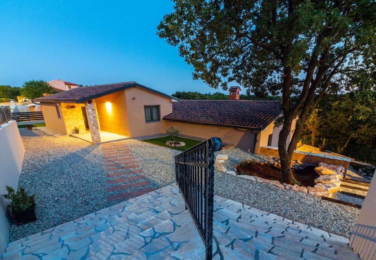 Villa in Šarici - Villa Gloria for 6 people with private pool and children playground