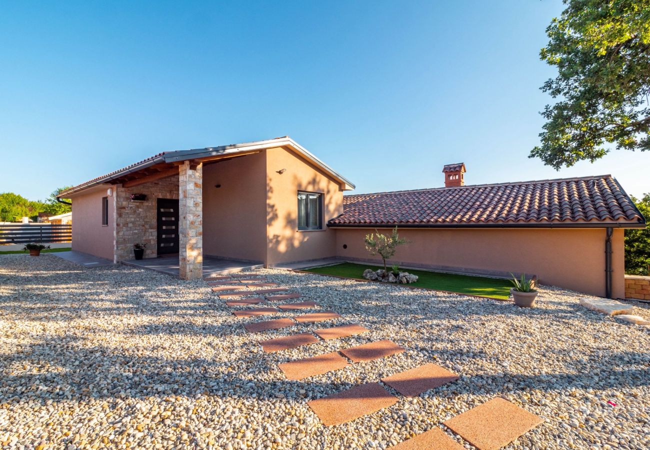 Villa in Šarici - Villa Gloria for 6 people with private pool and children playground