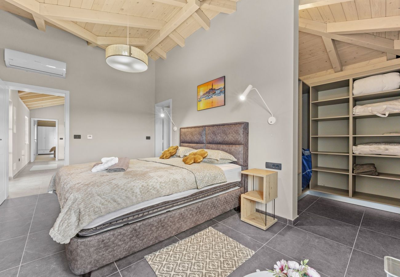 Villa in Šivati - Villa LunIstria in Central Istria for 10 people with private pool & kids playground
