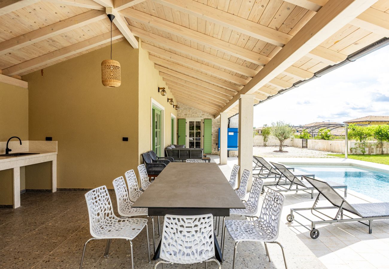Villa in Šivati - Villa LunIstria in Central Istria for 10 people with private pool & kids playground