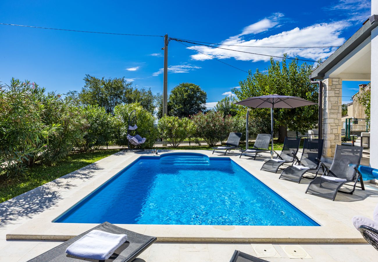 Villa in Rebici - Villa Renata for 11 people with private heated pool & pet friendly