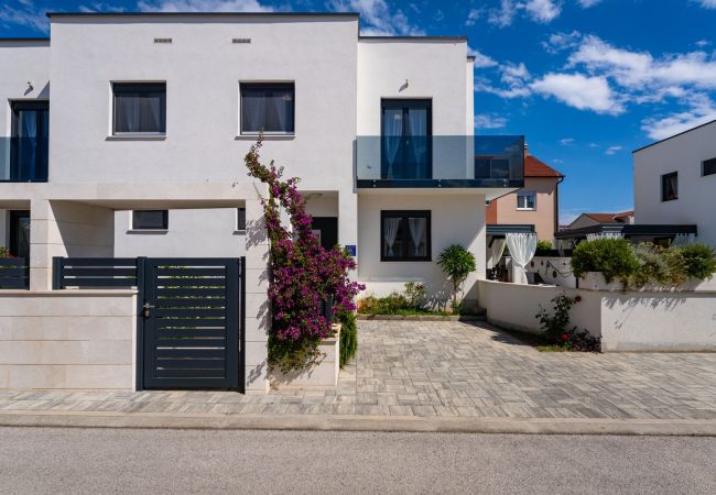 Villa in Vodice - Villa Essenza Vita in Vodice near Beach with private pool & pet friendly Villa in Vodice - Villa Essenza Vita in Vodice near Beach with private pool & pet friendly