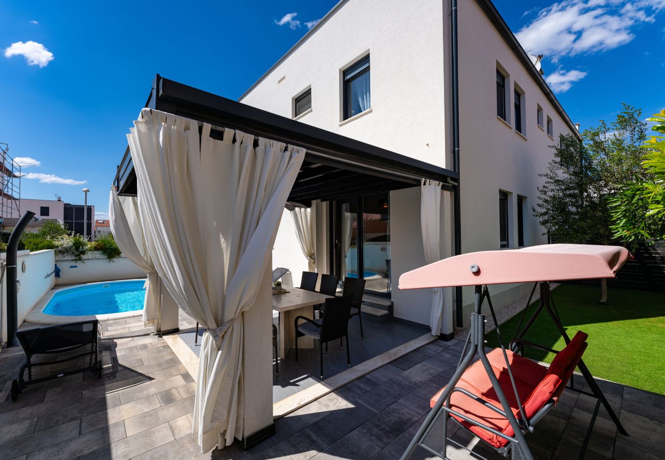 Villa in Vodice - Villa Essenza Vita in Vodice with private pool  & pet friendly