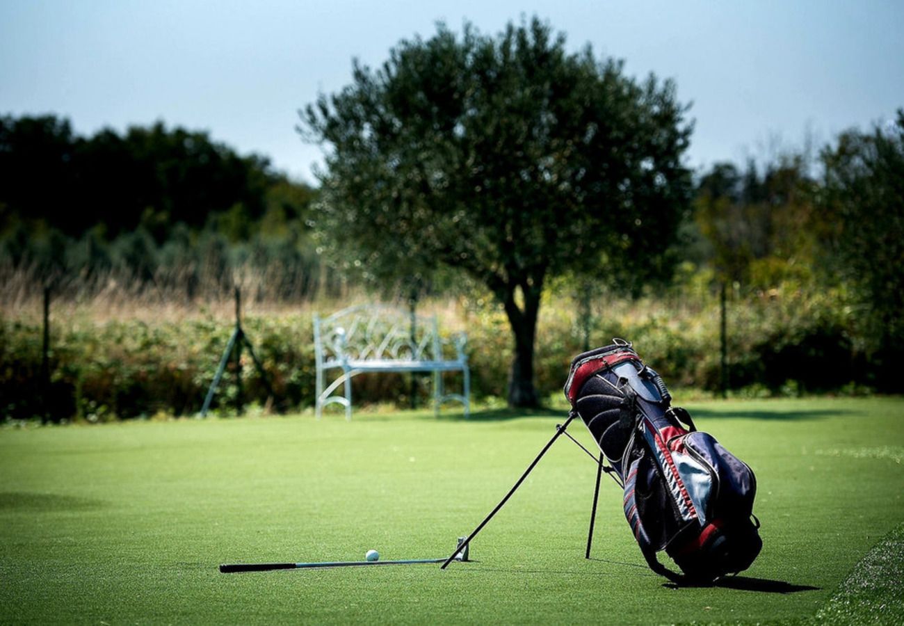 Villa in Veliki Vareški - Villa Campi for 10 persons near Pula with large garden, private golf and tennis court, kids playground & wellness area 