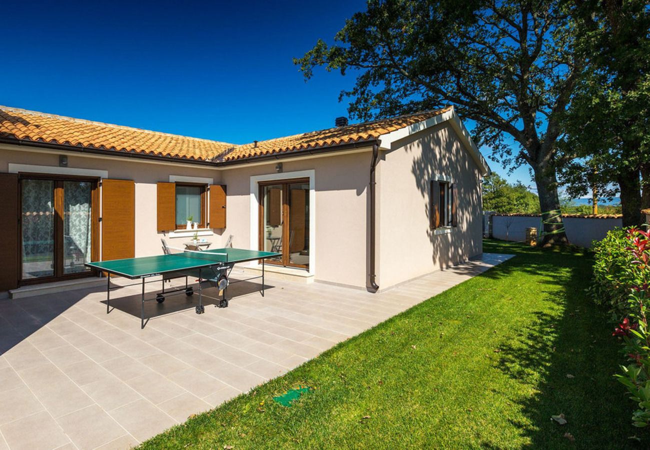 Villa in Veliki Vareški - Villa Campi for 10 persons near Pula with large garden, private golf and tennis court, kids playground & wellness area 