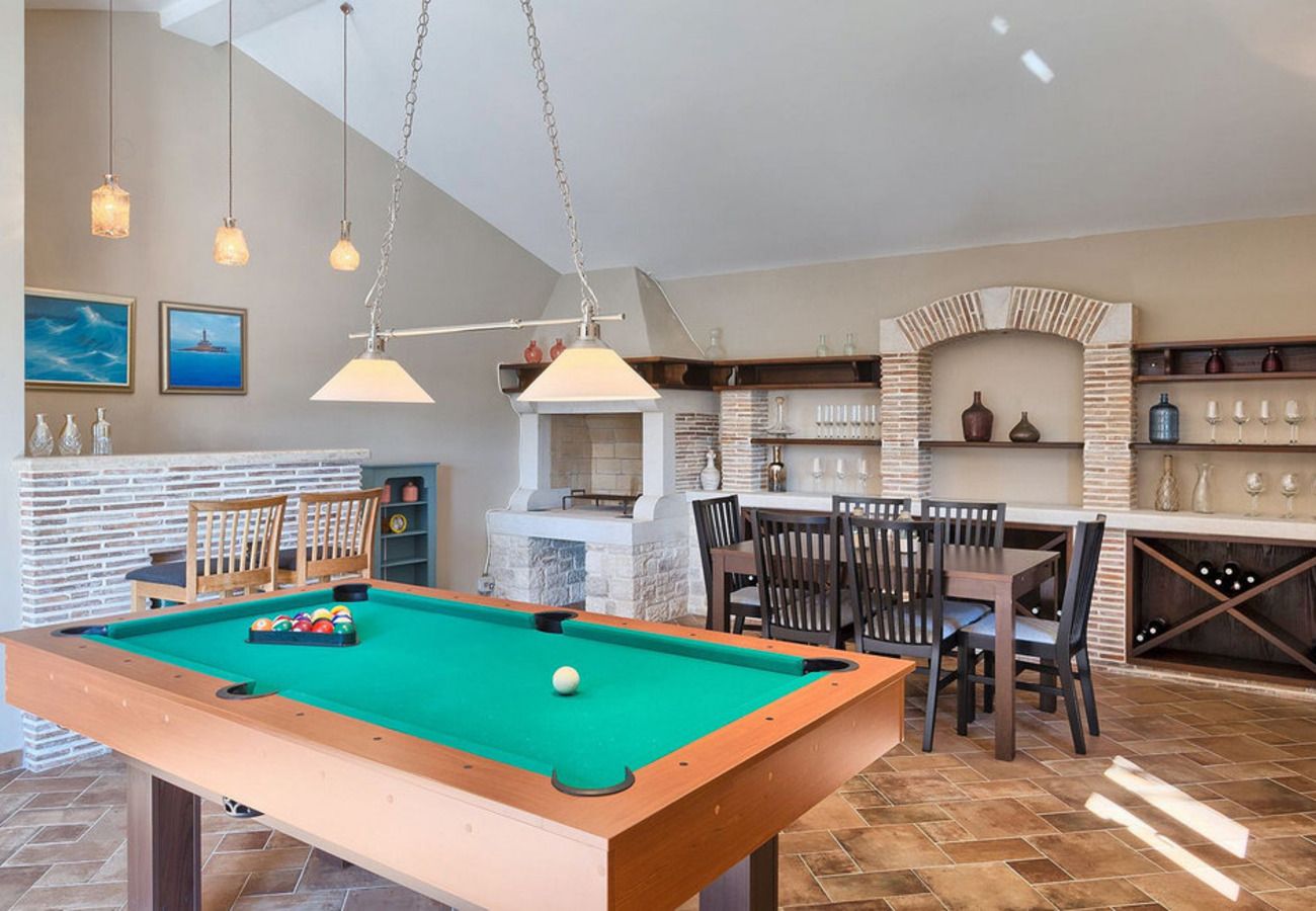 Villa in Veliki Vareški - Villa Campi for 10 persons near Pula with large garden, private golf and tennis court, kids playground & wellness area 