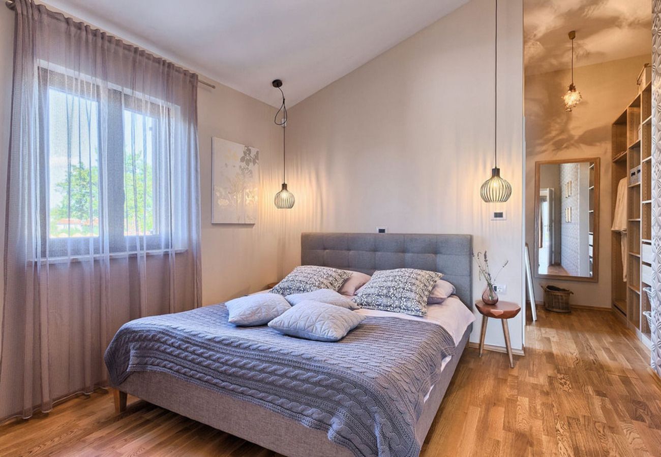 Villa in Veliki Vareški - Villa Campi for 10 persons near Pula with large garden, private golf and tennis court, kids playground & wellness area 