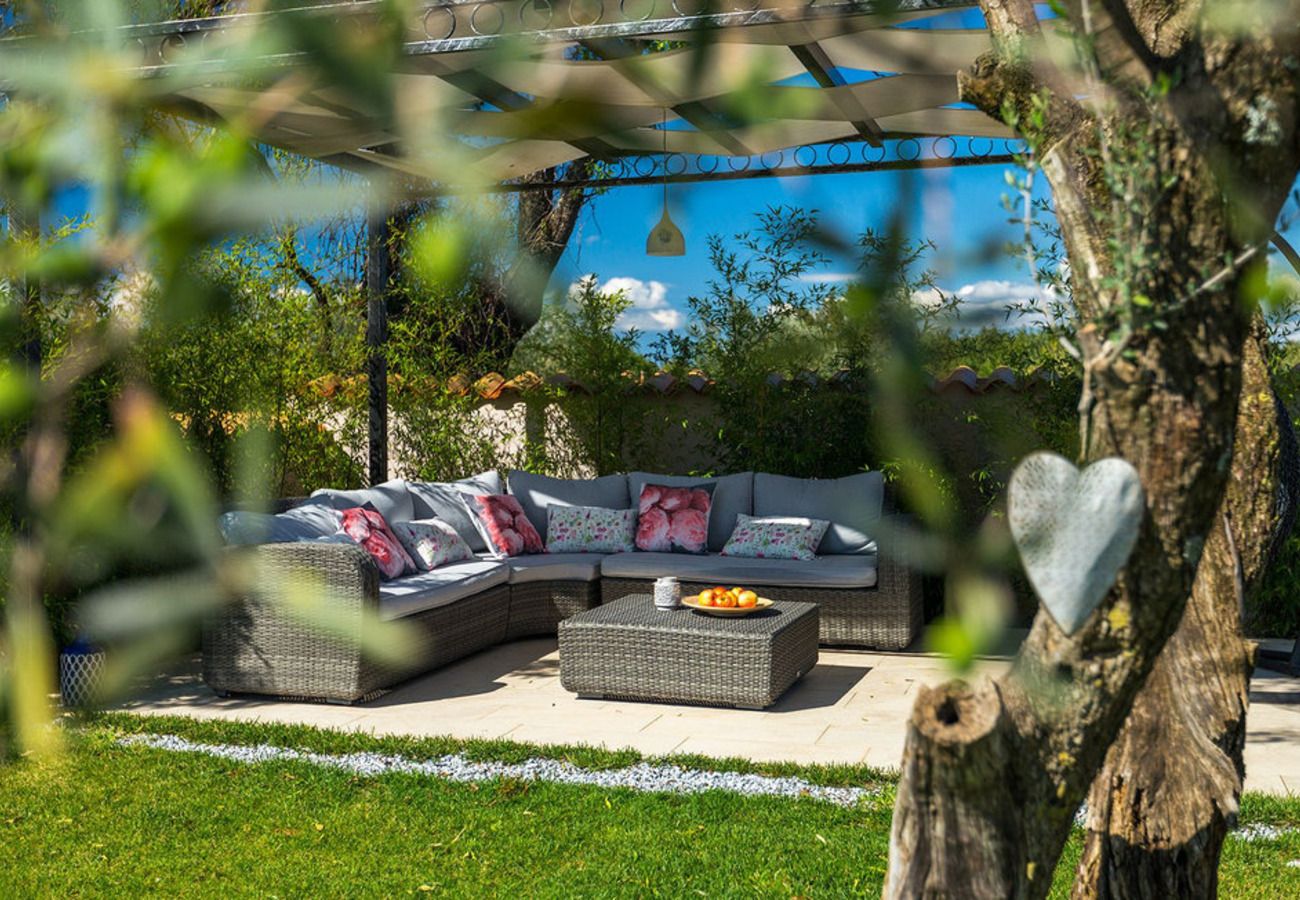Villa in Veliki Vareški - Villa Campi for 10 persons near Pula with large garden, private golf and tennis court, kids playground & wellness area 