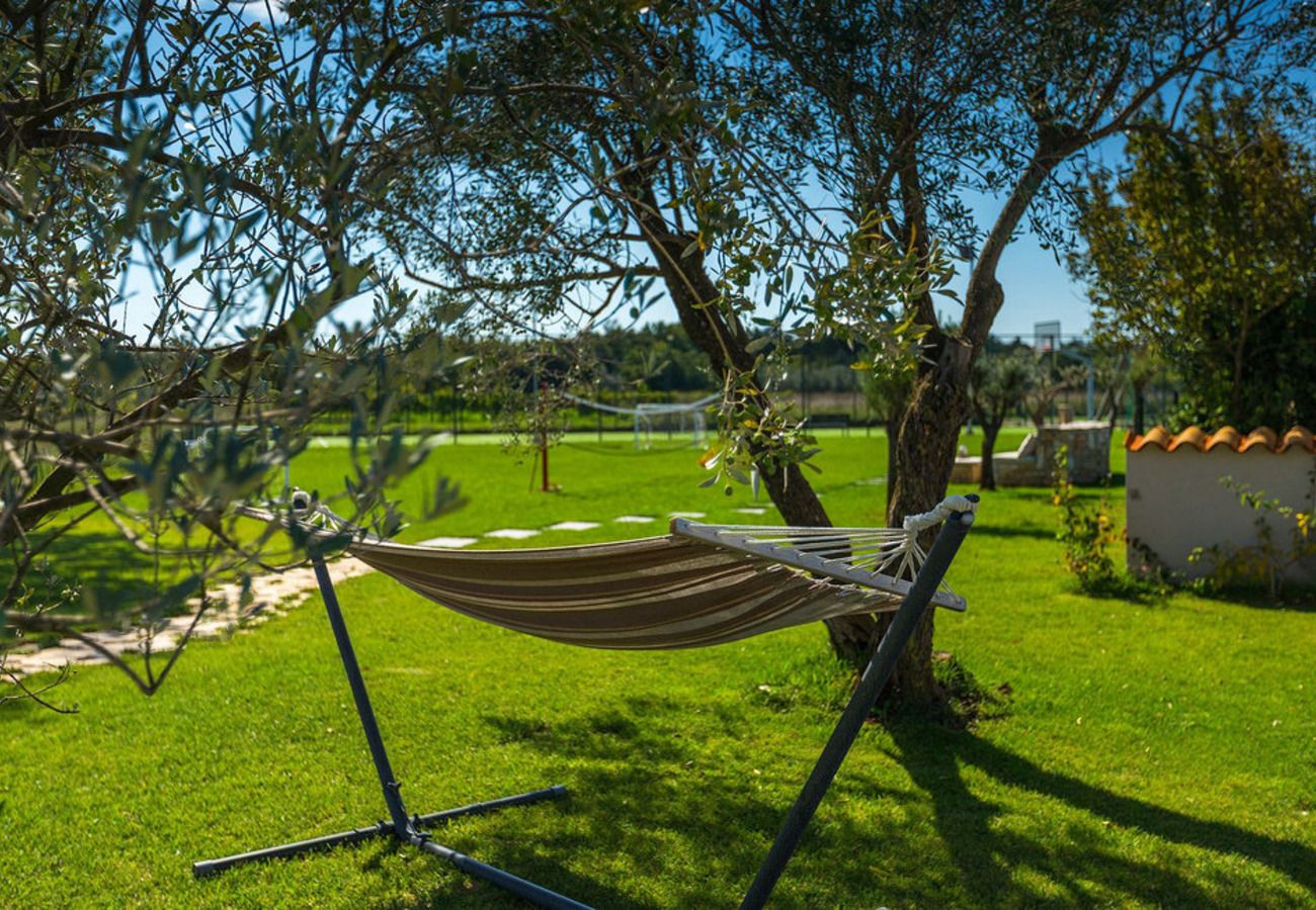 Villa in Veliki Vareški - Villa Campi for 10 persons near Pula with large garden, private golf and tennis court, kids playground & wellness area 
