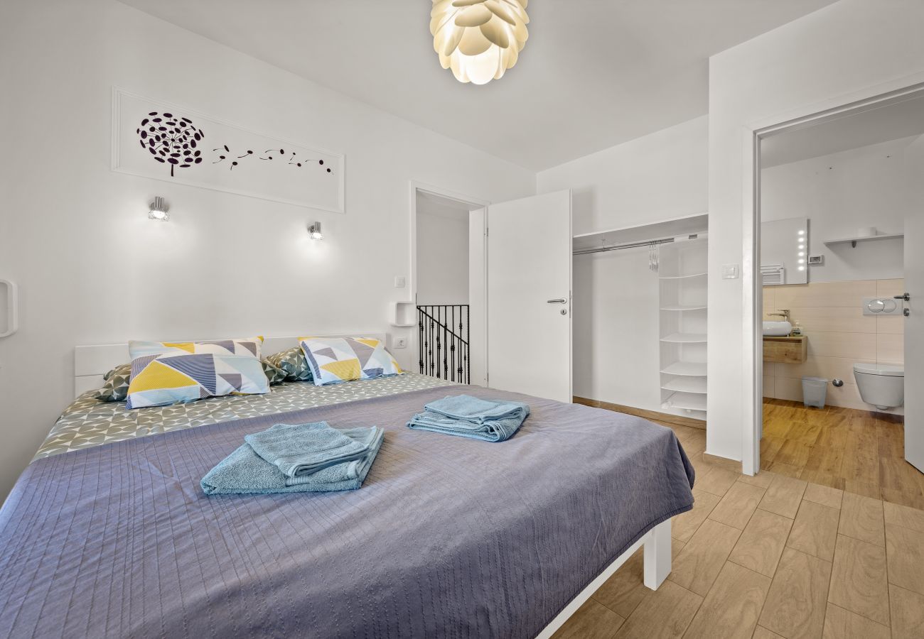 Villa in Rakalj - Villa Noela in Rakalj for 6 persons with large garden, kids playground - only 2,5 km from beach