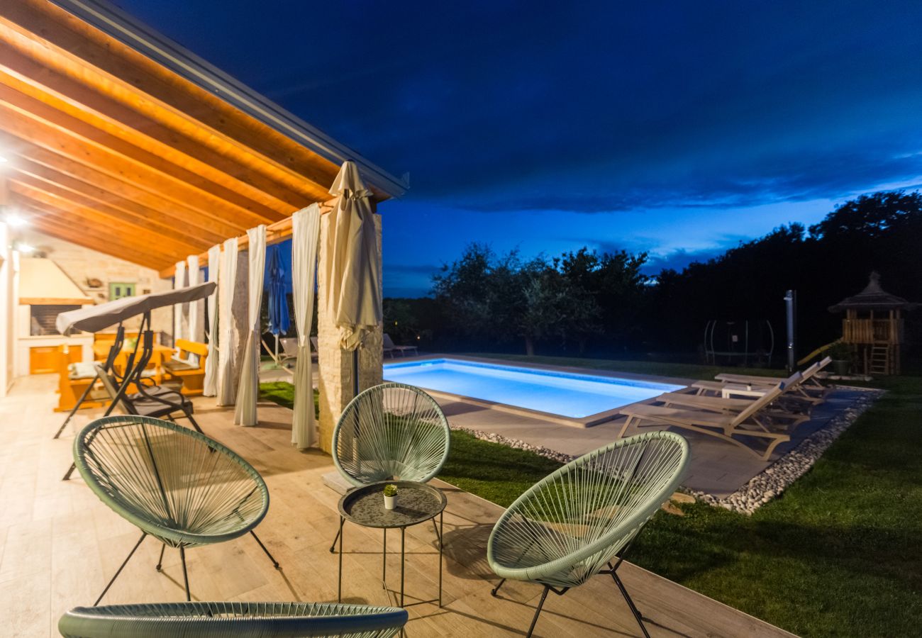 Villa in Srebrnići - Villa Stella Polaris for 8 persons in Central Istria with private pool, sea view, large garden & kids playground