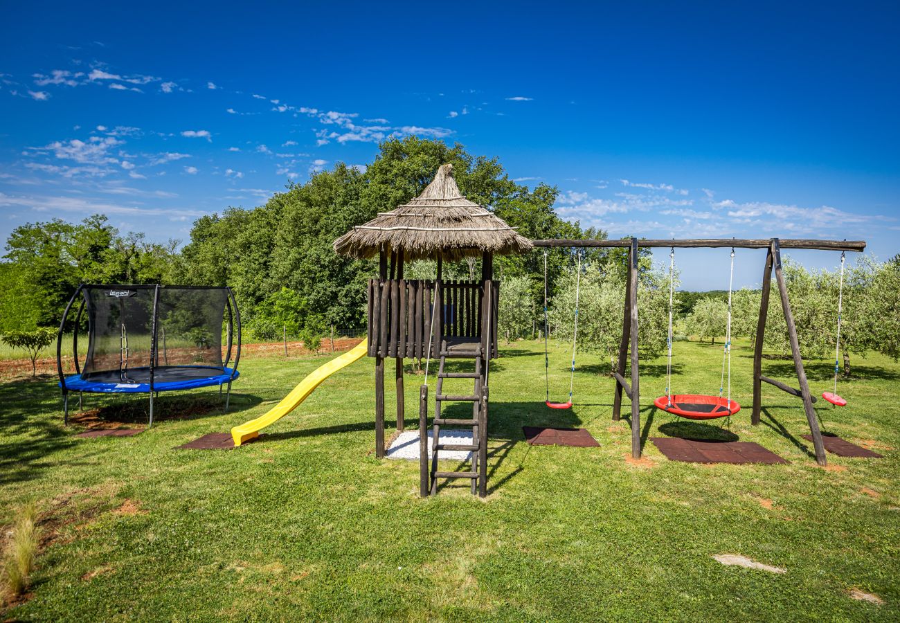Villa in Srebrnići - Villa Stella Polaris for 8 persons in Central Istria with private pool, sea view, large garden & kids playground