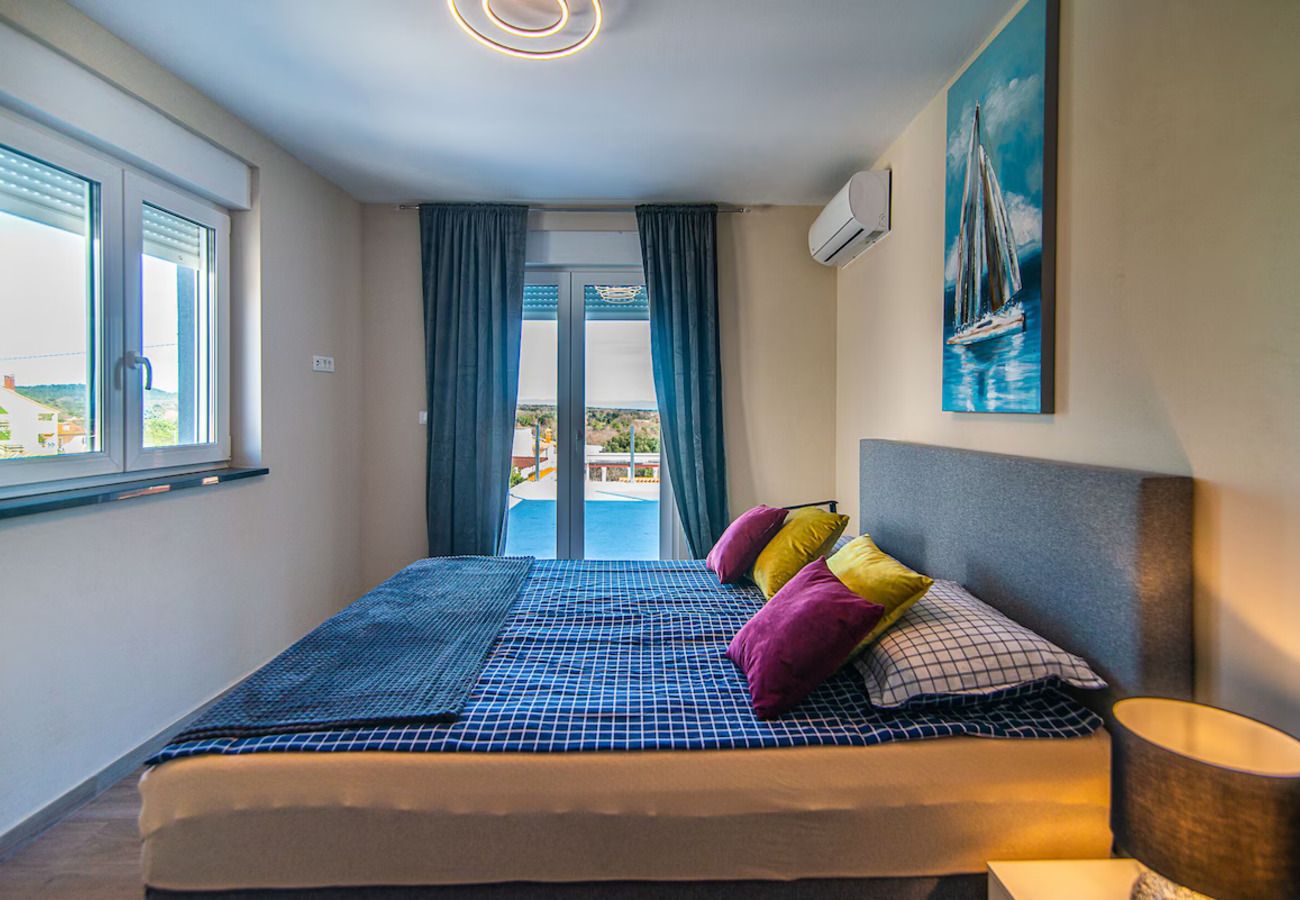 Villa in Ližnjan - Villa Ancora near Medulin for 10 persons with private pool & pet friendly - only 800 meters from beach