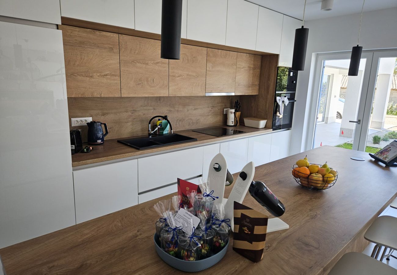 Villa in Rapavel - Villa Blue Moon for 9 persons near Poreč with 42 m2 heated pool, wellness, kids playground & sea view