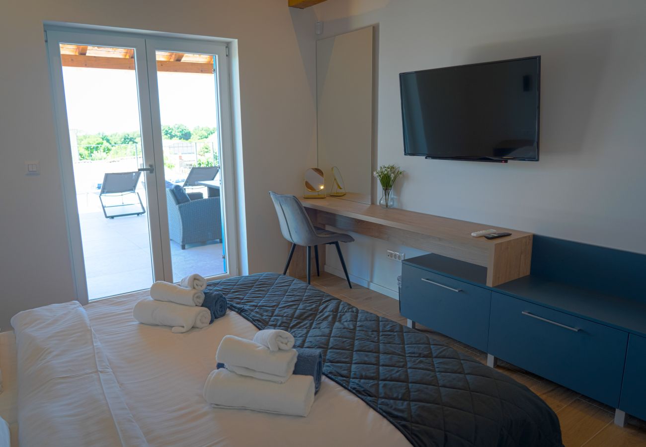 Villa in Rapavel - Villa Blue Moon for 9 persons near Poreč with 42 m2 heated pool, wellness, kids playground & sea view