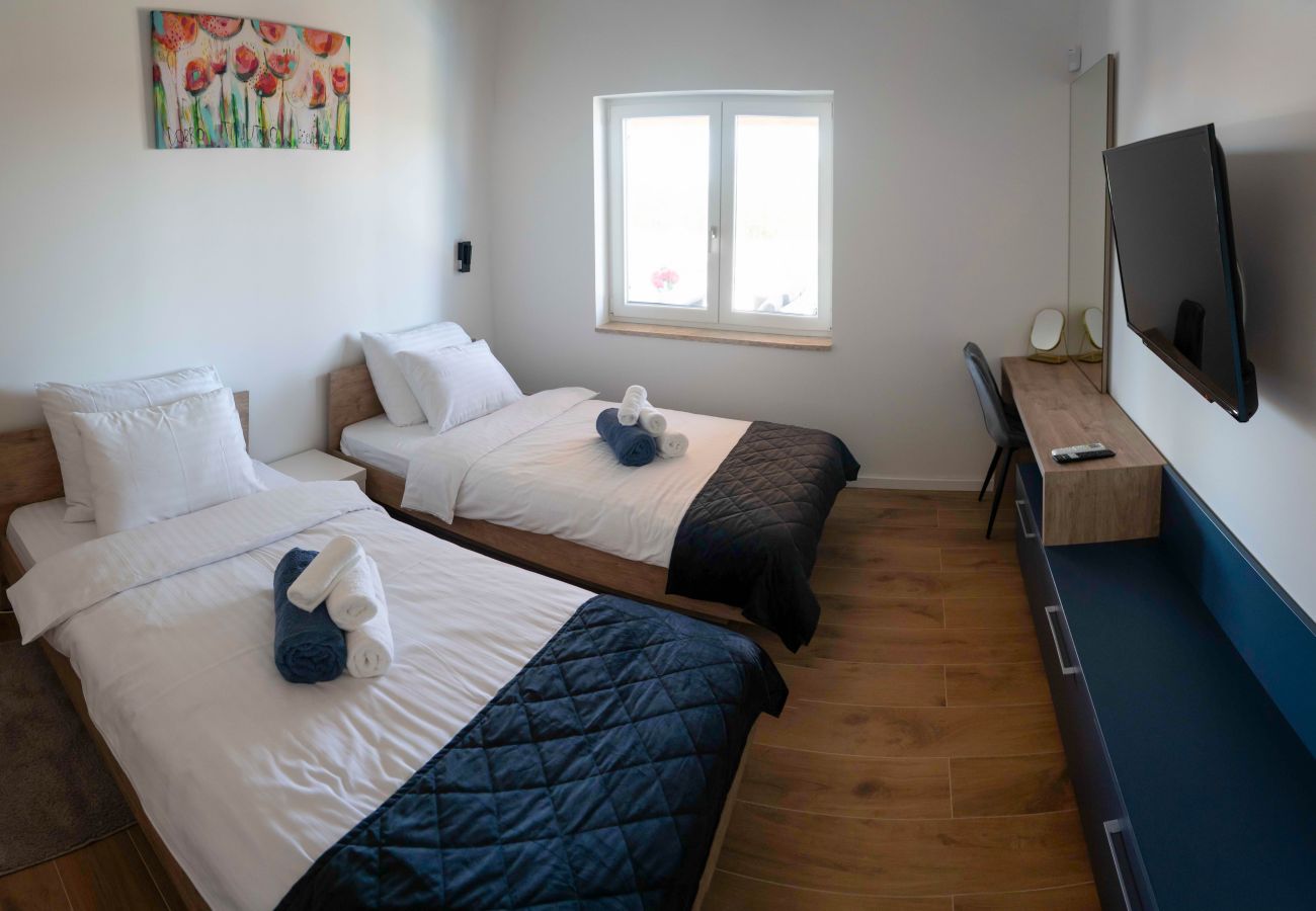 Villa in Rapavel - Villa Blue Moon for 9 persons near Poreč with 42 m2 heated pool, wellness, kids playground & sea view