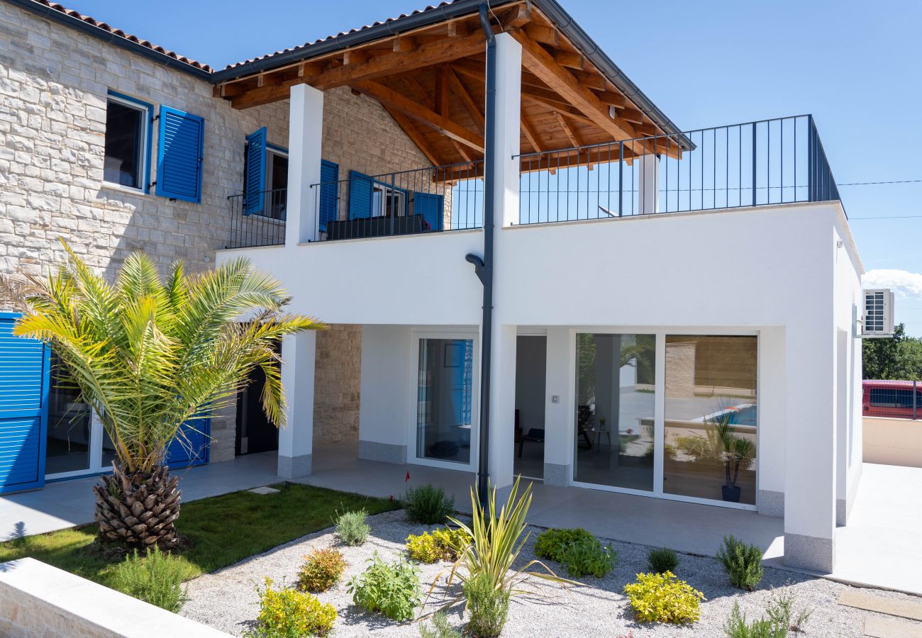 Villa in Rapavel - Villa Blue Moon for 9 persons near Poreč with 42 m2 heated pool, wellness, kids playground & sea view