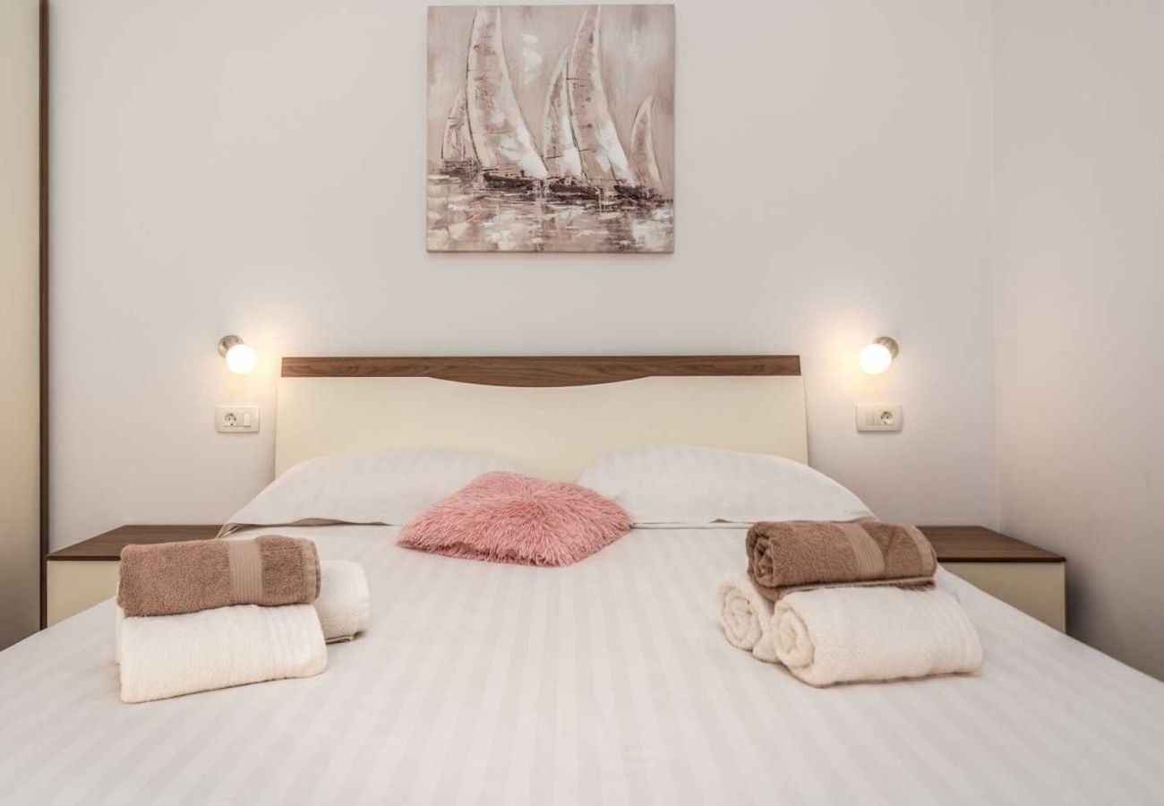 Villa in Divšici - Villa Karla near Pula for 8 persons with private pool, kids playground & pet friendly