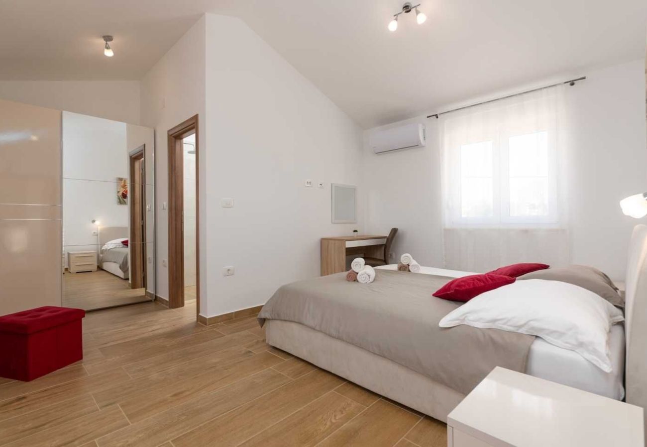 Villa in Divšici - Villa Karla near Pula for 8 persons with private pool, kids playground & pet friendly