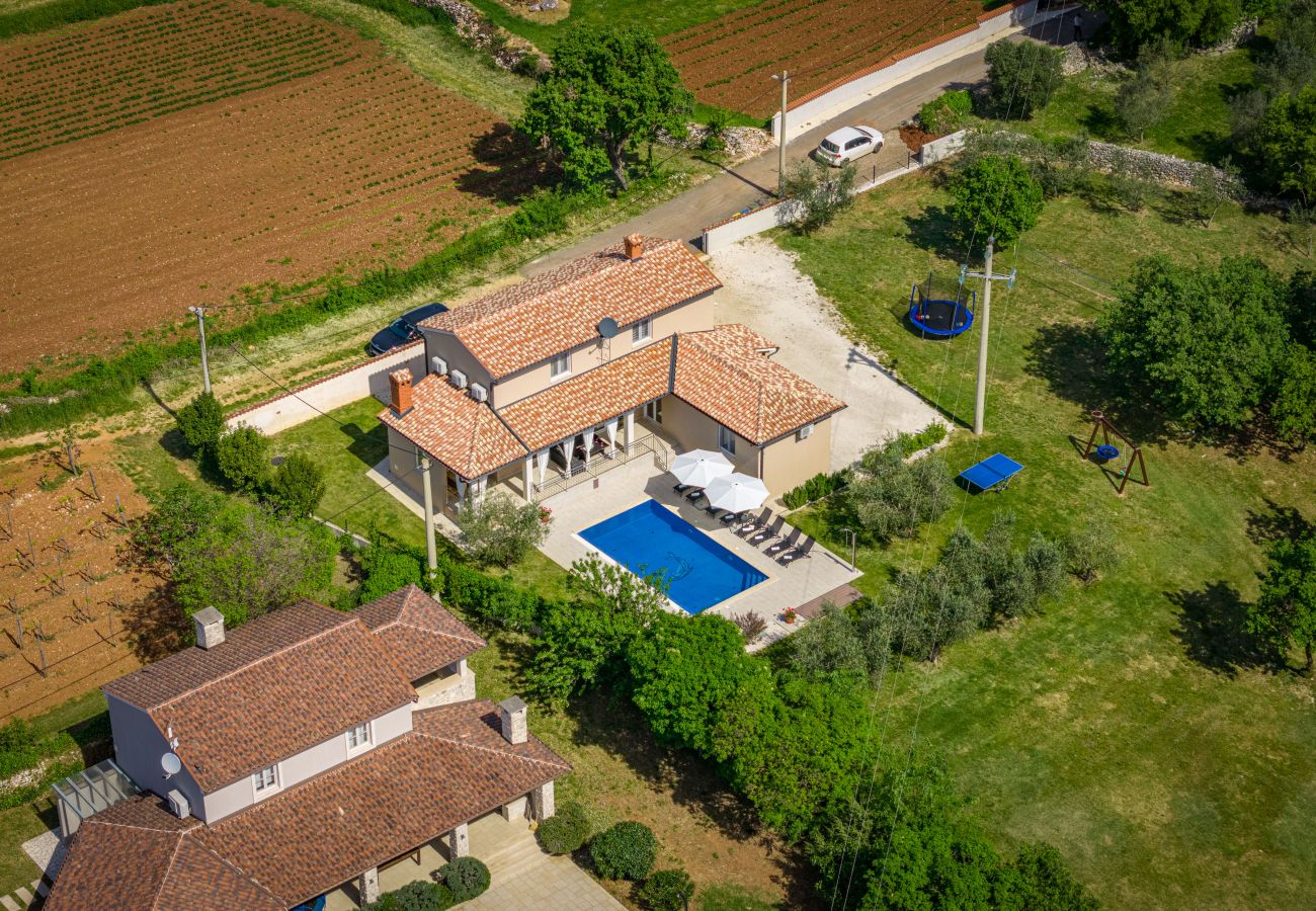 Villa in Divšici - Villa Karla near Pula for 8 persons with private pool, kids playground & pet friendly